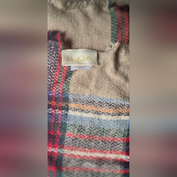 ModCloth Tartan Blanket Scarf Holiday Wrap Christmas Plaid Winter Chic - Picture 2 of 6